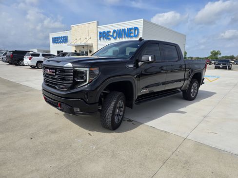 Used 2024 GMC Sierra 1500 AT4 w/ Technology Package AWD/4WD image 7