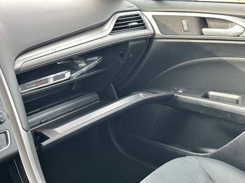 Used 2020 Ford Fusion SE image 32