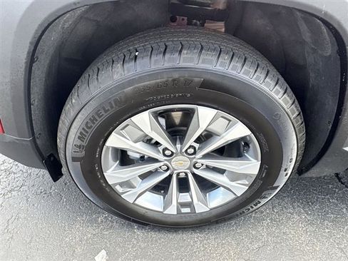 Used 2025 Chevrolet Equinox LT AWD/4WD image 32
