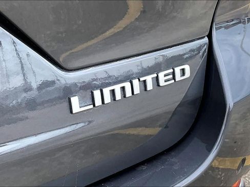 Used 2024 Jeep Grand Cherokee Limited w/ Luxury Tech Group II RWD image 11