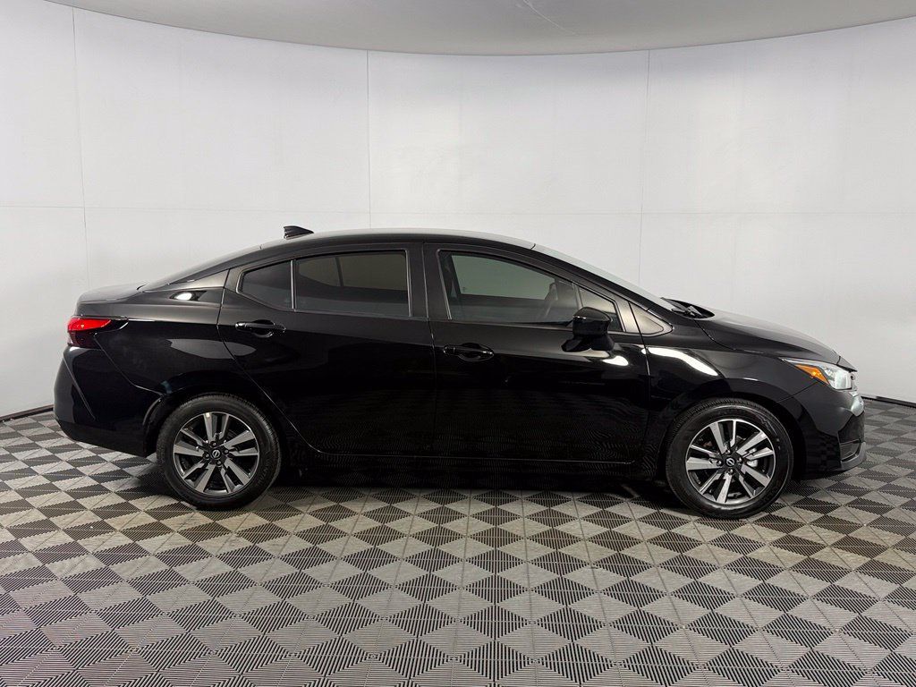 Used 2025 Nissan Versa SV FWD image 10