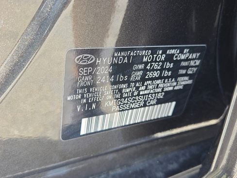 Used 2025 Genesis G70 2.5T RWD image 16
