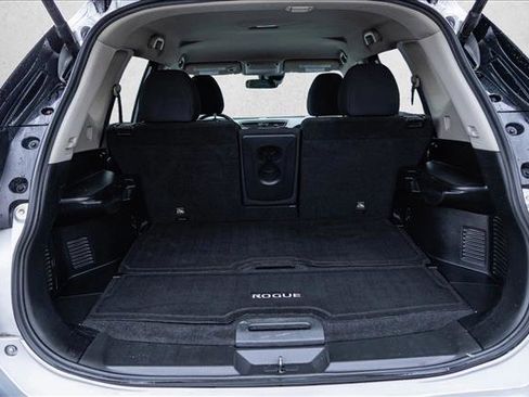 Used 2020 Nissan Rogue SV image 24