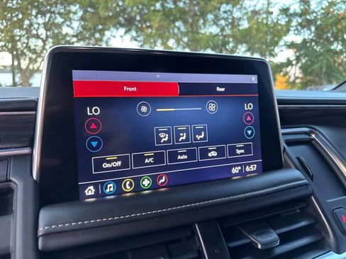 Used 2021 GMC Yukon SLT w/ SLT Luxury Plus Package AWD/4WD image 29