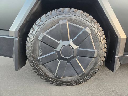 Used 2024 Tesla Cybertruck AWD Crew Cab image 19
