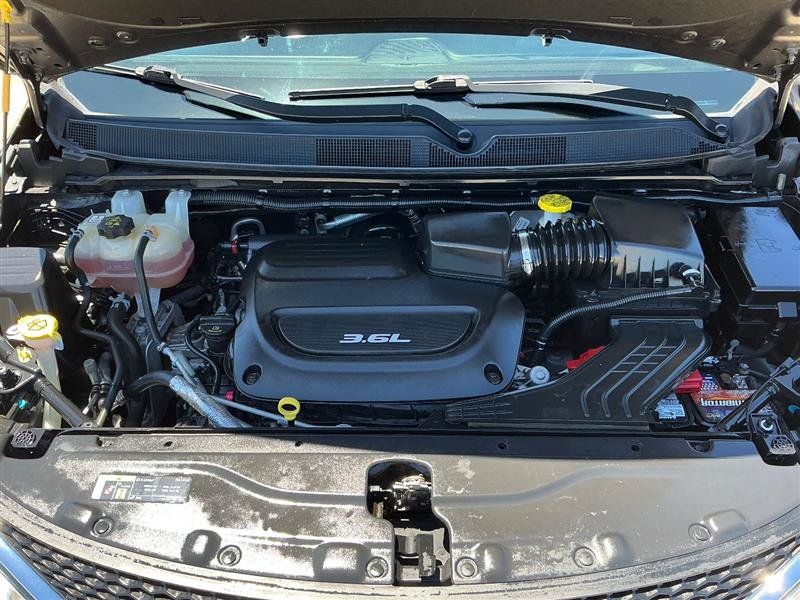 Used 2018 Chrysler Pacifica Touring-L FWD image 52