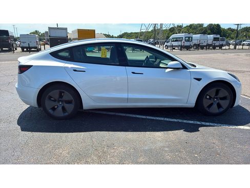 Used 2023 Tesla Model 3 Standard Range RWD image 3