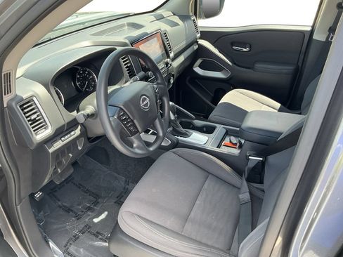Used 2024 Nissan Frontier SV RWD image 14