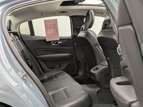 Used 2022 Volvo S60 B5 Momentum w/ Premium Package image 25