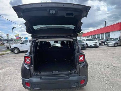 Used 2020 Jeep Renegade Latitude FWD image 4
