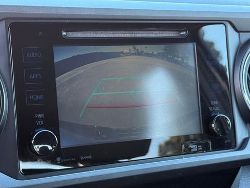 Used 2016 Toyota Tacoma TRD Sport image 11