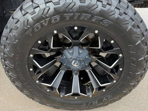 Used 2018 GMC Sierra 1500 SLT AWD/4WD image 9