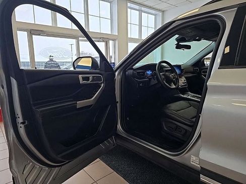 Used 2023 Ford Explorer XLT w/ Equipment Group 202A image 10