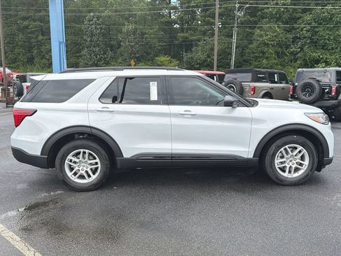 New 2026 Ford Explorer Active RWD image 9