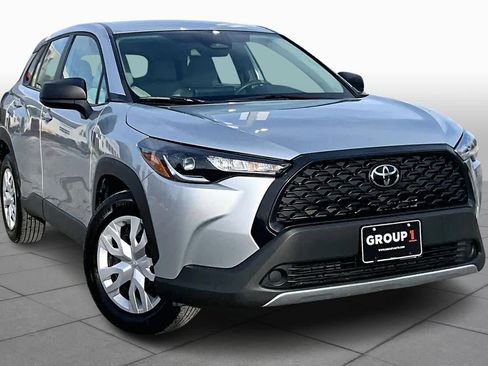 Used 2023 Toyota Corolla Cross L image 3