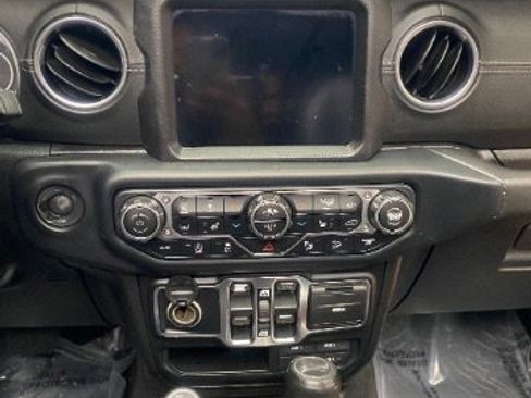 Used 2019 Jeep Wrangler Unlimited Sahara w/ Quick Order Package 24M Moab image 25