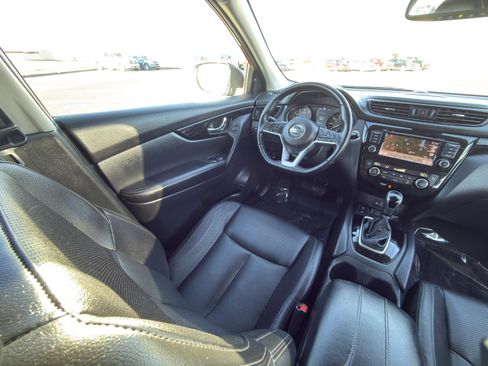 Used 2022 Nissan Rogue Sport SL w/ Premium Package image 28