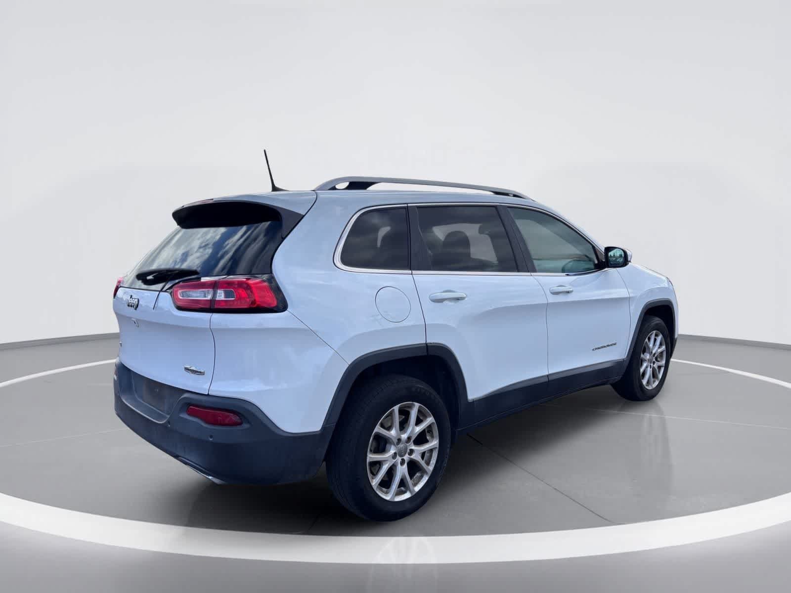 Used 2017 Jeep Cherokee Latitude w/ Safety/Convenience Group AWD/4WD image 6