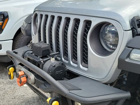 Used 2023 Jeep Gladiator Mojave w/ LED Lighting Group AWD/4WD image 8