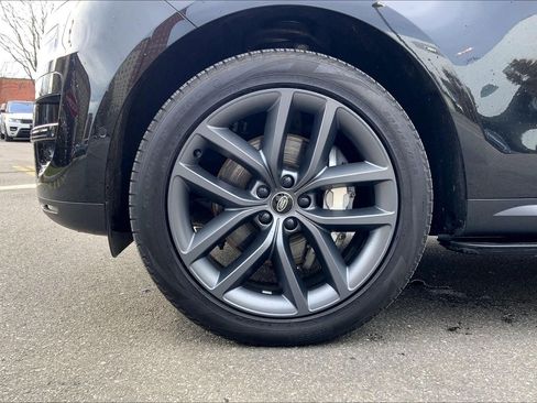 Used 2024 Land Rover Range Rover Sport SE image 5