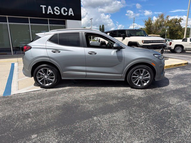 Used 2023 Buick Encore GX Select w/ Sport Touring Package FWD image 9