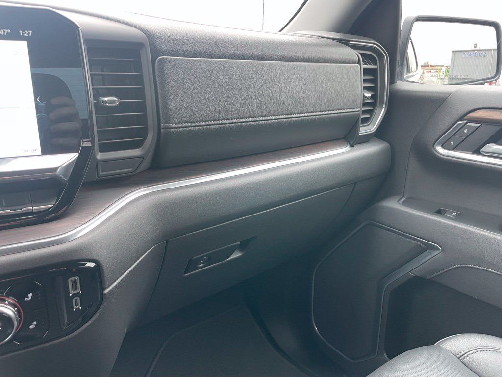 Used 2025 GMC Sierra 1500 SLT AWD/4WD image 54