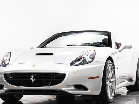 Used 2013 Ferrari California image 5