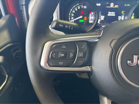 Used 2025 Jeep Wrangler Sahara image 19