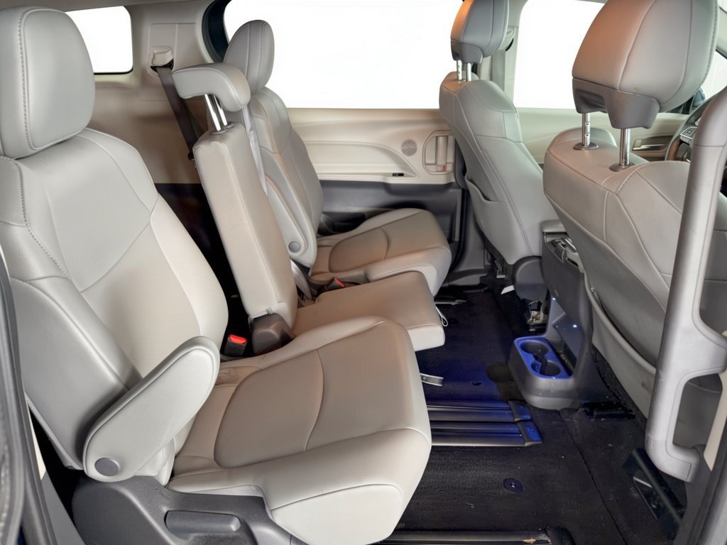 Used 2024 Toyota Sienna XLE FWD image 29