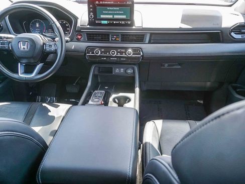 Used 2023 Honda Pilot Touring image 14