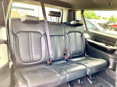 Used 2025 Jeep Wagoneer L Series II AWD/4WD image 28