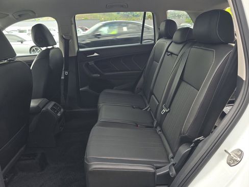 Used 2024 Volkswagen Tiguan SE AWD/4WD image 8