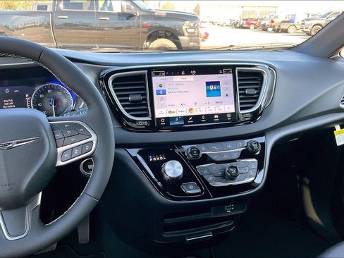 New 2026 Chrysler Voyager LX image 7