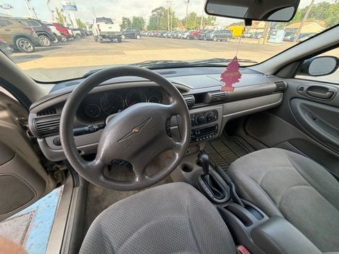 Used 2004 Chrysler Sebring LX FWD image 13