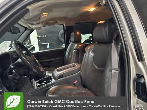 Used 2004 GMC Sierra 2500 SLT w/ Heavy-Duty Power Package AWD/4WD image 11
