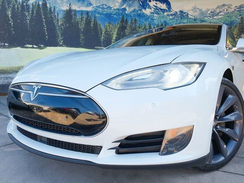 Used 2015 Tesla Model S 70 RWD image 8