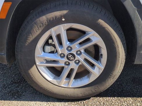 Certified 2025 Hyundai Tucson SE image 9