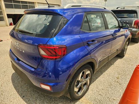 Used 2025 Hyundai Venue SEL FWD image 3