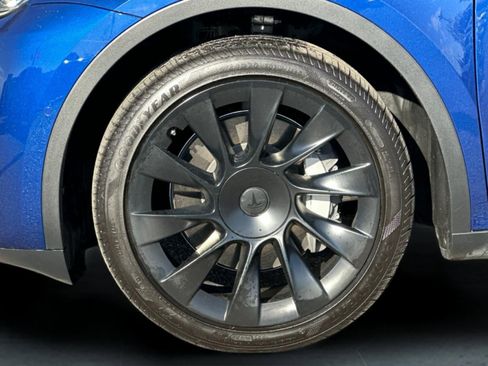 Used 2021 Tesla Model Y Long Range image 24