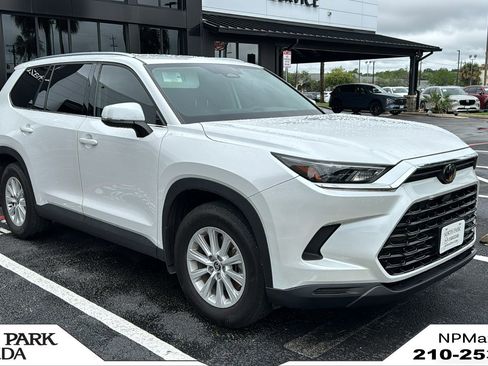 Used 2024 Toyota Grand Highlander FWD image 1