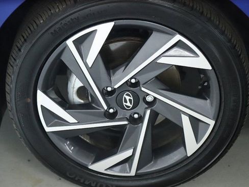 Certified 2024 Hyundai Elantra SEL w/ Convenience Package image 36