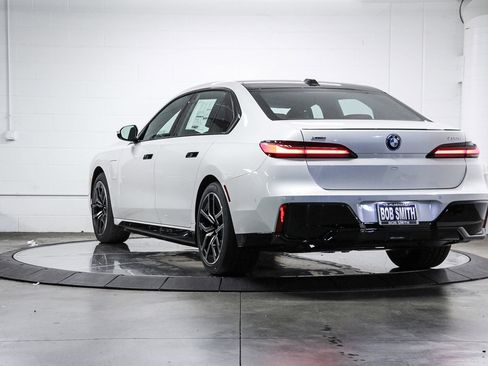 New 2026 BMW 750e xDrive w/ Executive Package image 4