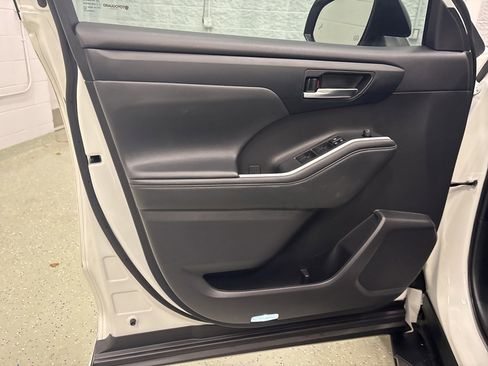 Used 2022 Toyota Highlander XSE image 13