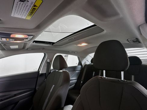 Used 2025 Hyundai Elantra SEL image 26