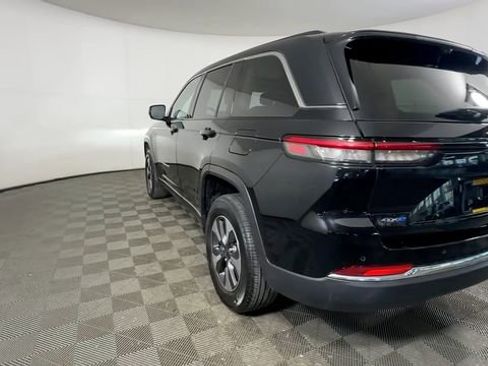 Used 2023 Jeep Grand Cherokee 4WD 4xe w/ Luxury Tech Group II image 9