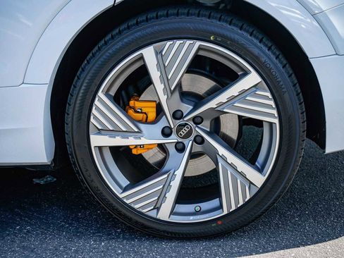 Used 2022 Audi e-tron Prestige w/ Prestige Package image 10