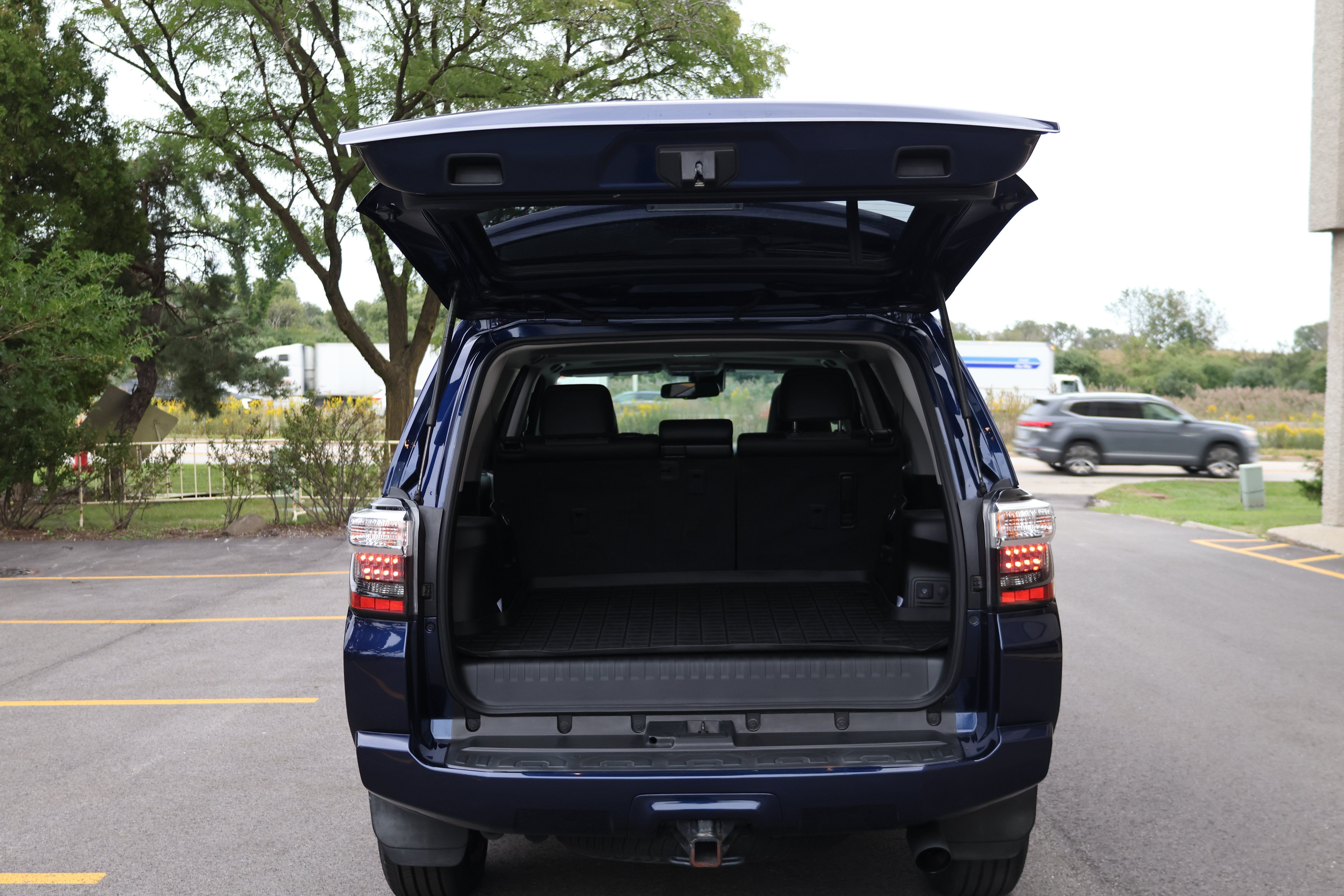 Used 2021 Toyota 4Runner SR5 Premium w/ Moonroof Package RWD image 5