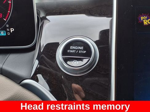 Used 2024 Mercedes-Benz GLC 300 4MATIC image 17