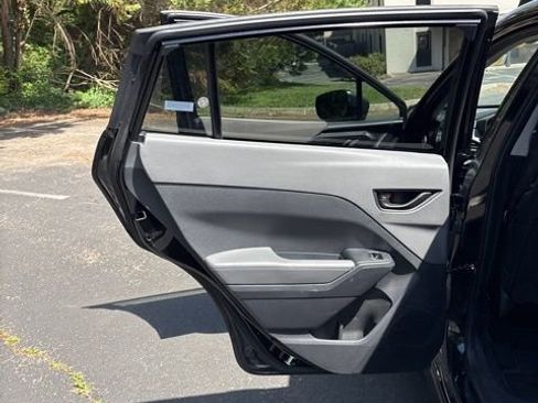 Used 2025 Subaru Crosstrek 2.0i Premium image 18