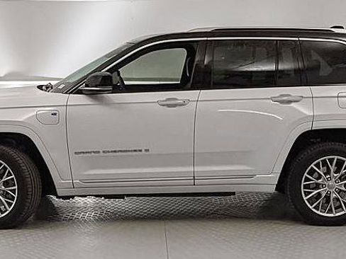 Used 2023 Jeep Grand Cherokee Summit image 5